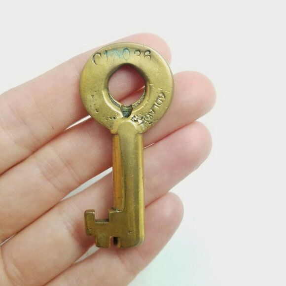 Vintage Adlake Hollow Barrel Brass Switch Key L.V Railroad Lehigh Valley - Picture 1 of 7